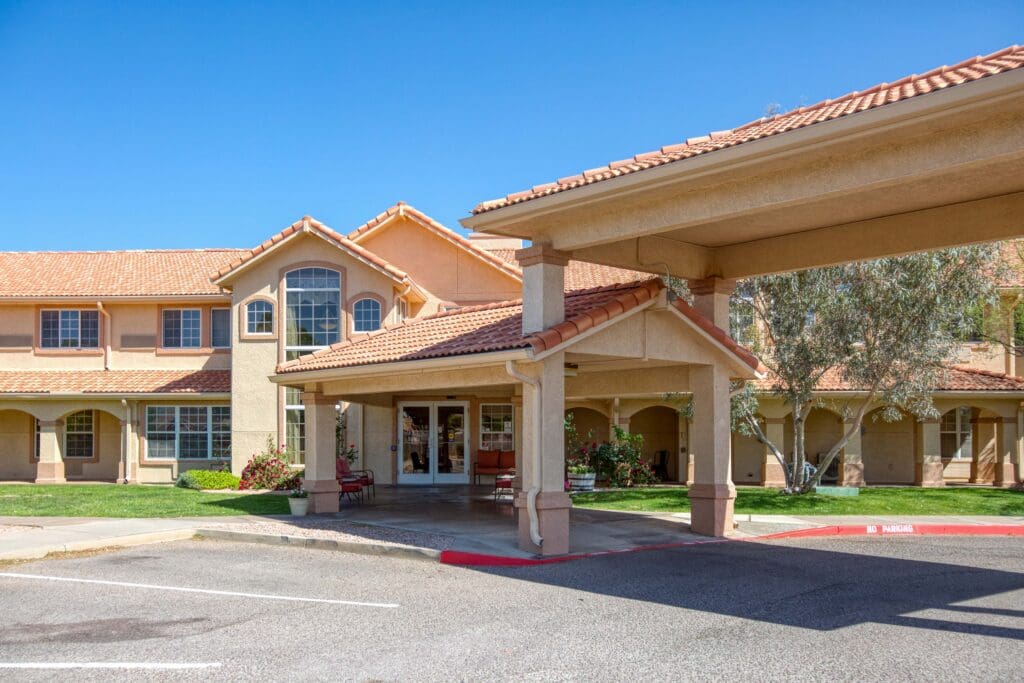 Exterior image of Vista Pointe at Sierra Vista's front entrance.